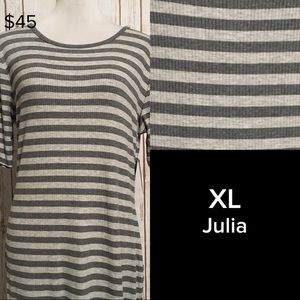 🦋Sale🦋 Striped Print Julia ( Sizes XS and XL)